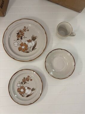 Autumn fair barogue hearthside stoneware 35 piece set